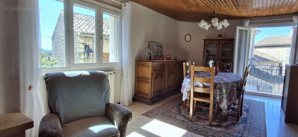 Maison à LA GARDE-ADHEMAR