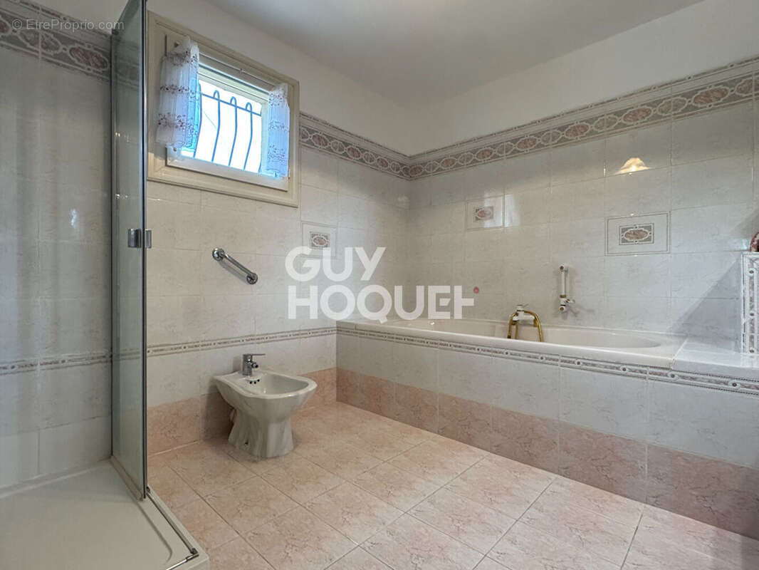 Maison Cavaillon 7 pièce(s) 202 m2 - photo 9