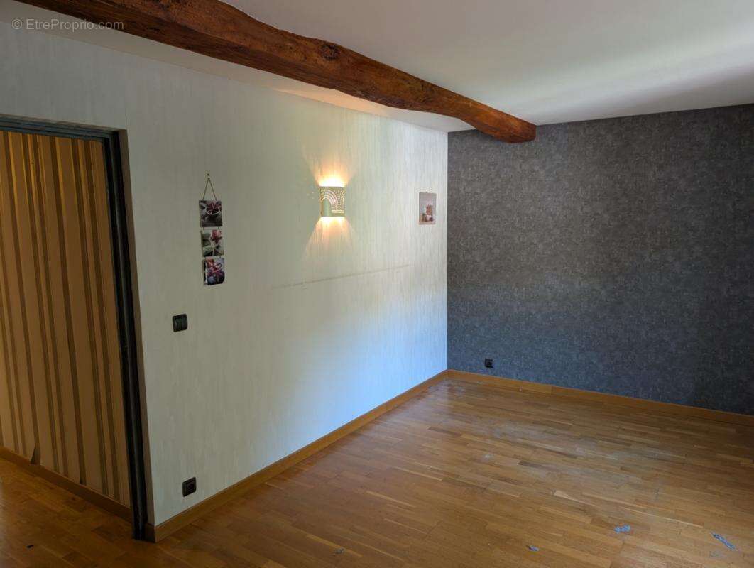 Maison 212 m² à Chavanoz  - photo 9