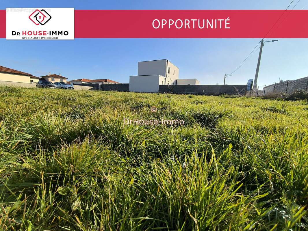 Terrain à SAINT-THOMAS-LA-GARDE