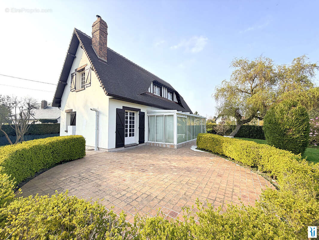 Maison à LE MESNIL-ESNARD