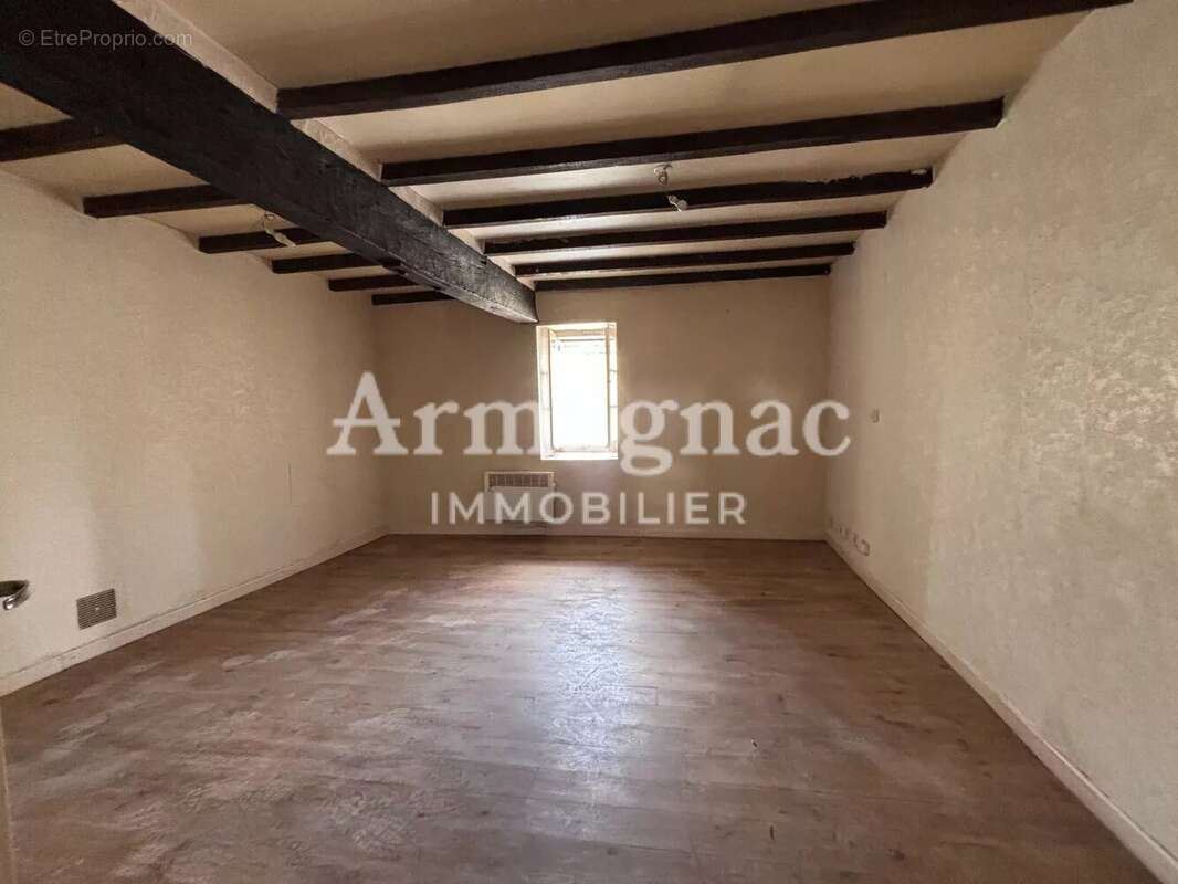 Maison à VIC-FEZENSAC