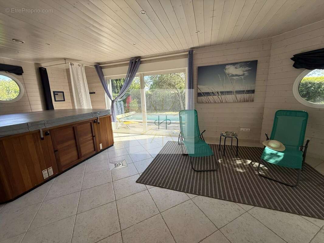 Maison 176 m² à Montelimar  - photo 2