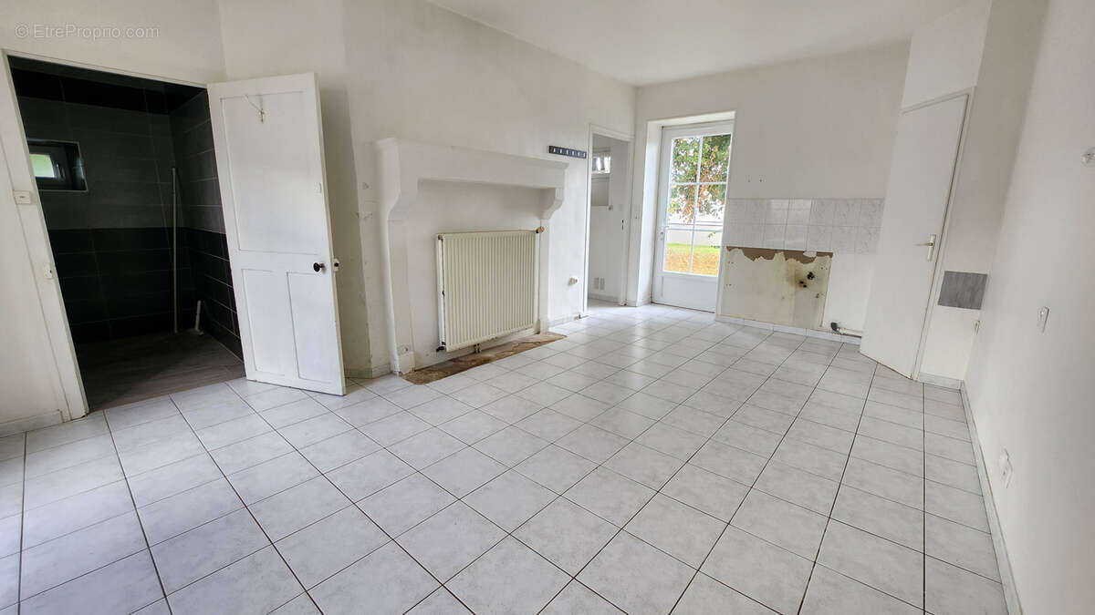 Maison en pierre avec 4 chambres et beau terrain - photo 5