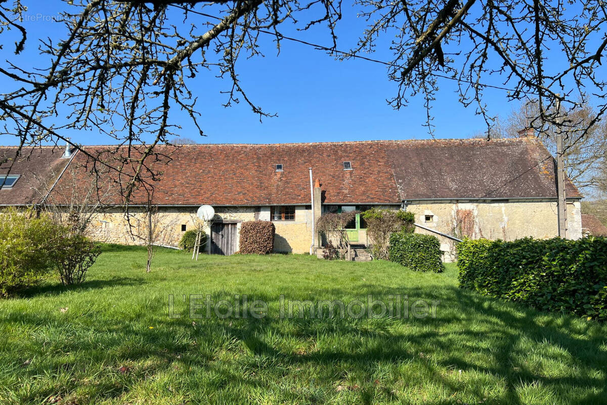 Maison à SAINT-VICTOR-DE-RENO