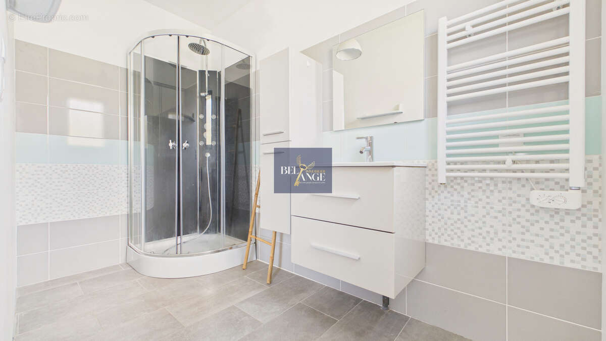 Maison à BERRIAS-ET-CASTELJAU