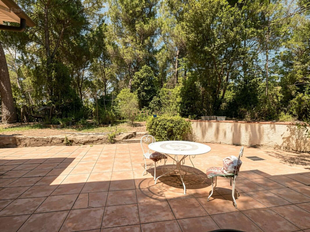 Maison 250 m² à Chateauneuf-Le-Rouge  - photo 8