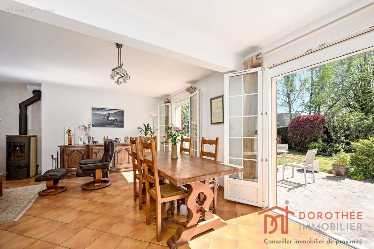 Maison 148 m² à Marolles-En-Brie  - photo 7