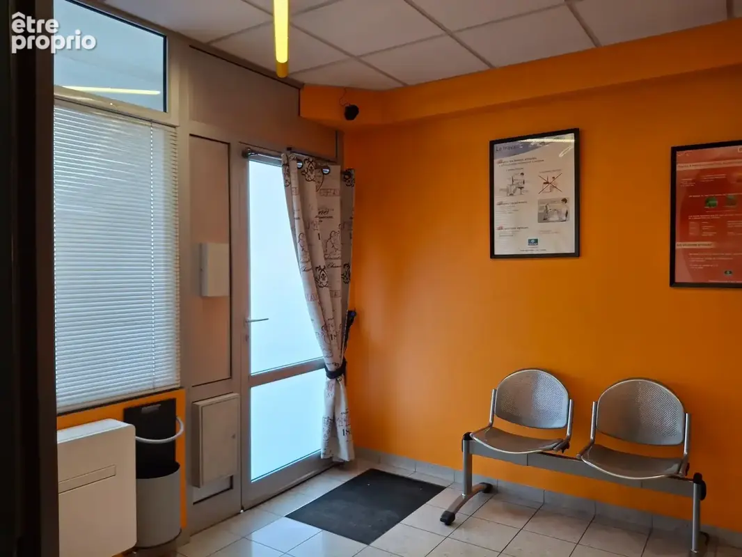 Local commercial polyvalent – Résidence Couronne de Gigny - photo 4