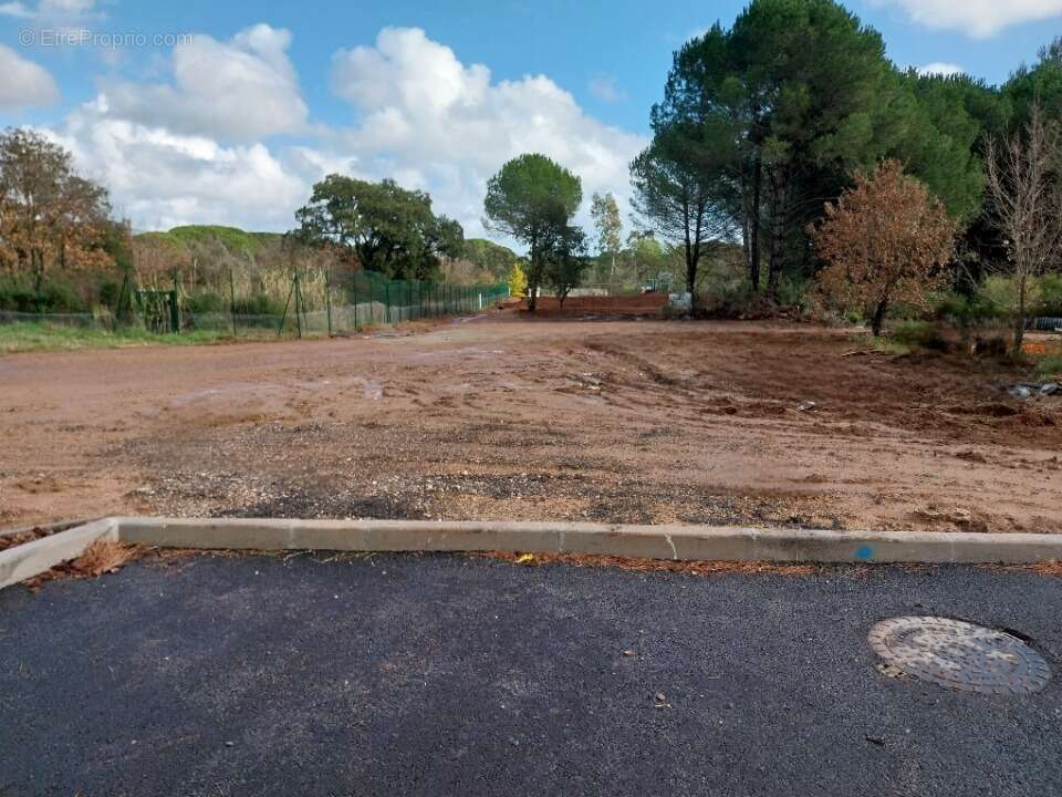 Terrain à PUGET-SUR-ARGENS