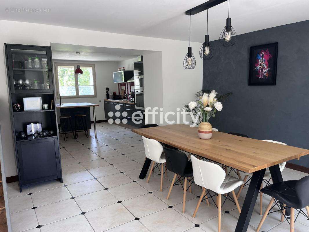 Maison 180 m² à Saint-Symphorien  - photo 2