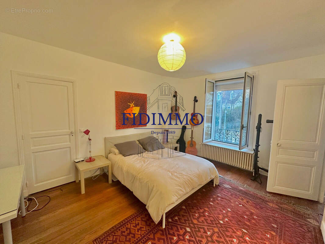 Maison à CHENNEVIERES-SUR-MARNE