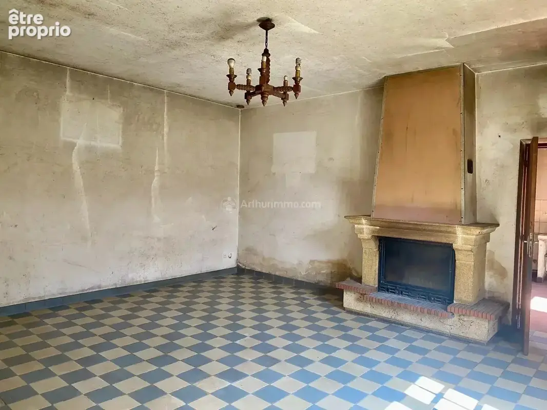 Ancien corps de ferme sur 6 810 m2 de terrain - photo 4