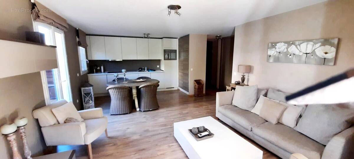 Appartement à MANDELIEU-LA-NAPOULE