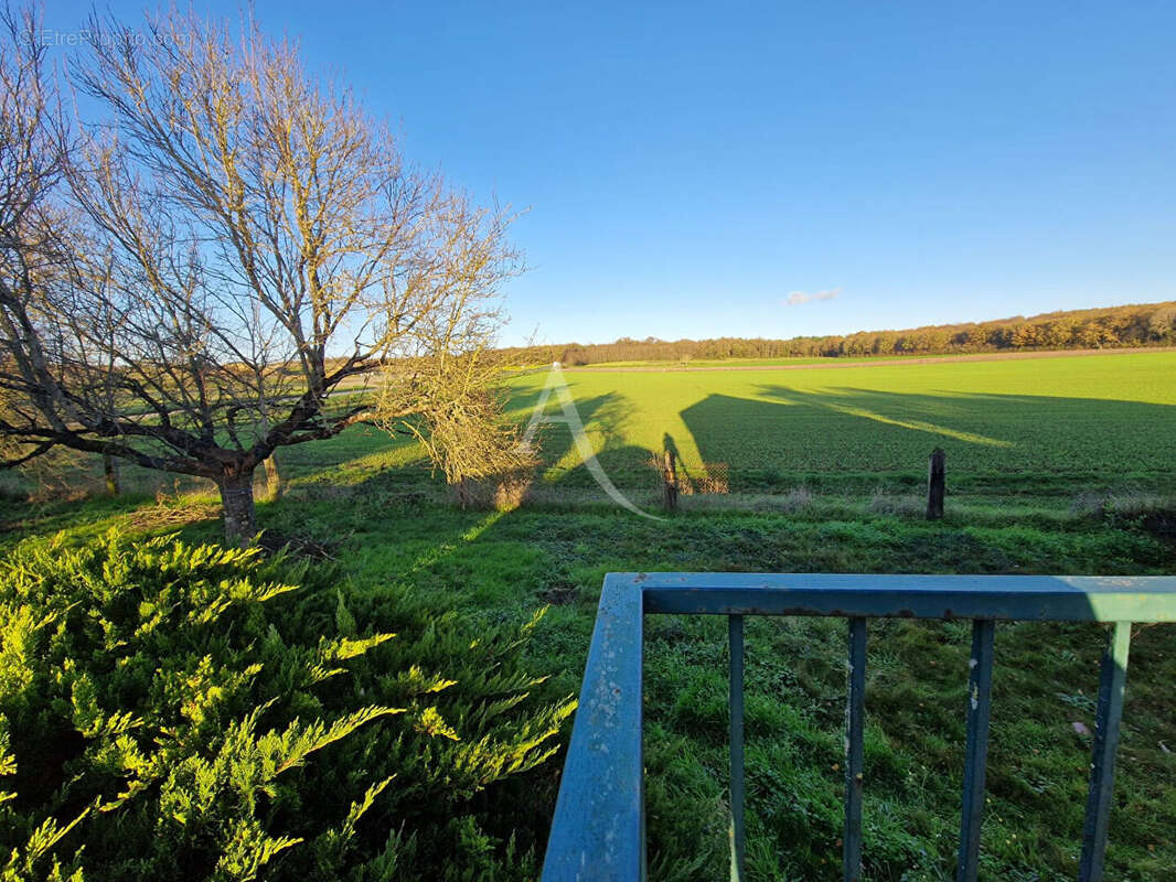 Maison à AMBILLOU-CHATEAU