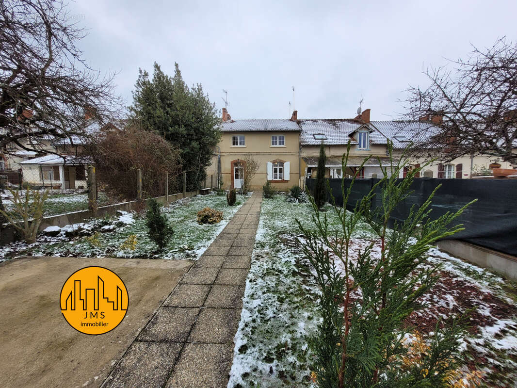 Maison à NOYANT-D&#039;ALLIER