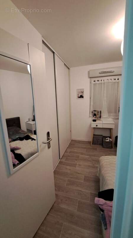 chambre grand placard - Appartement à POITIERS