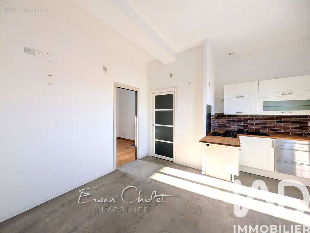 Photo 2 - Appartement à SAINT-ETIENNE-DE-MONTLUC