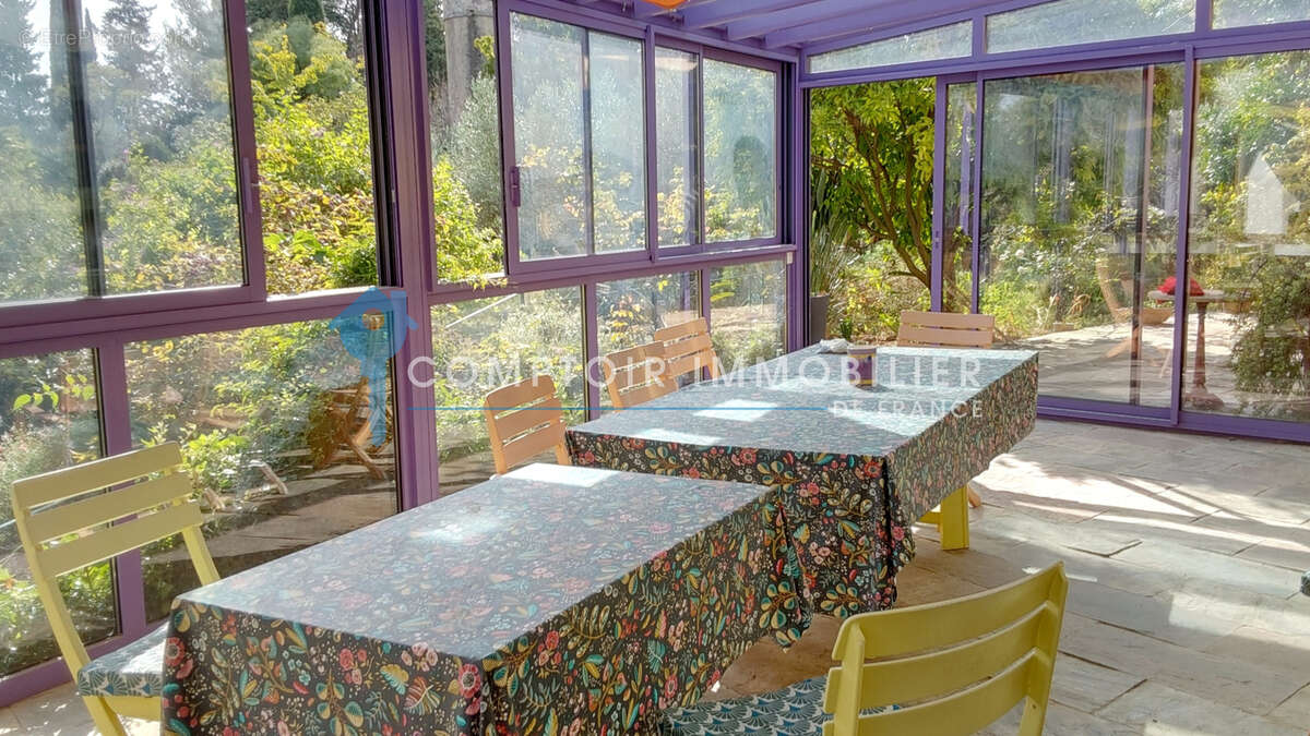 Nimes collines - superbe propriete dans un cadre de verdure - photo 9