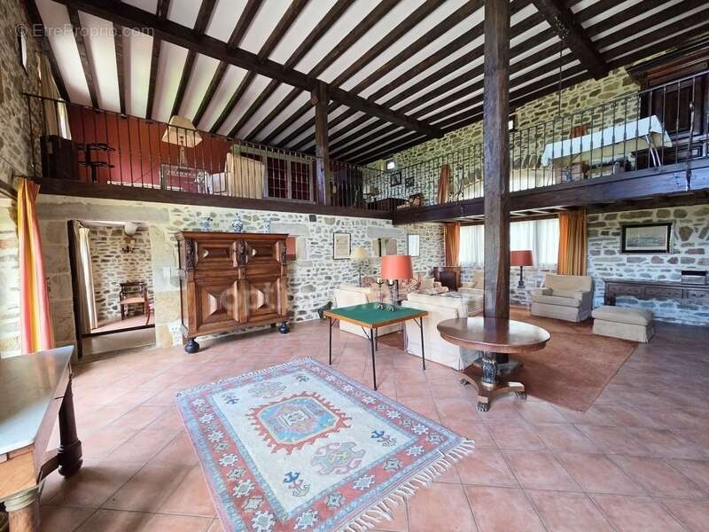 Maison à EGLISENEUVE-PRES-BILLOM