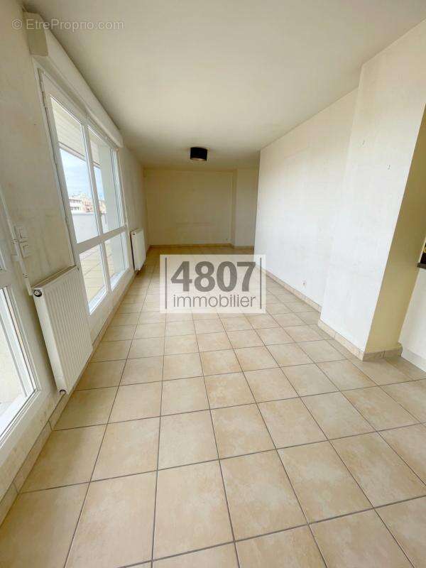 Appartement à AMBILLY
