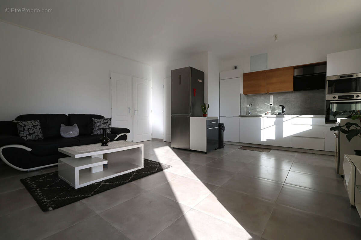 MARCHÉ CENTRAL - Appartement de 61 m² avec balcon & parking - photo 4