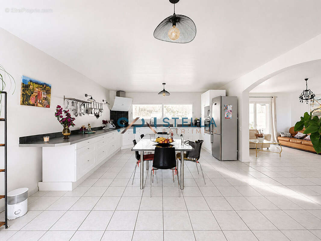 Propriété vue mer panoramique - 270 m² habitables et plus de 3 000 m² de terrain : une propriété rare à Calcatoggio - photo 6