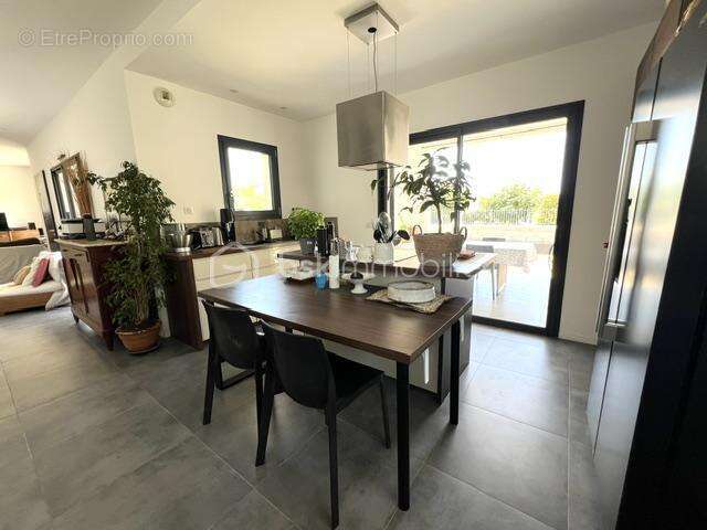 SANARY-SUR-MER – Villa d'architecte 2017 – 129 m² – Piscine – 3 suites – Terrain plat 800 m² - photo 5