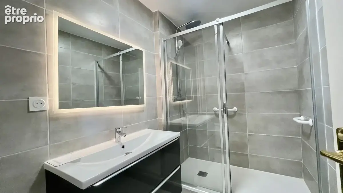 Spacieux T4 de 82 m2 traversant Est/Ouest avec balcon, garage et cave   DPE D - photo 11