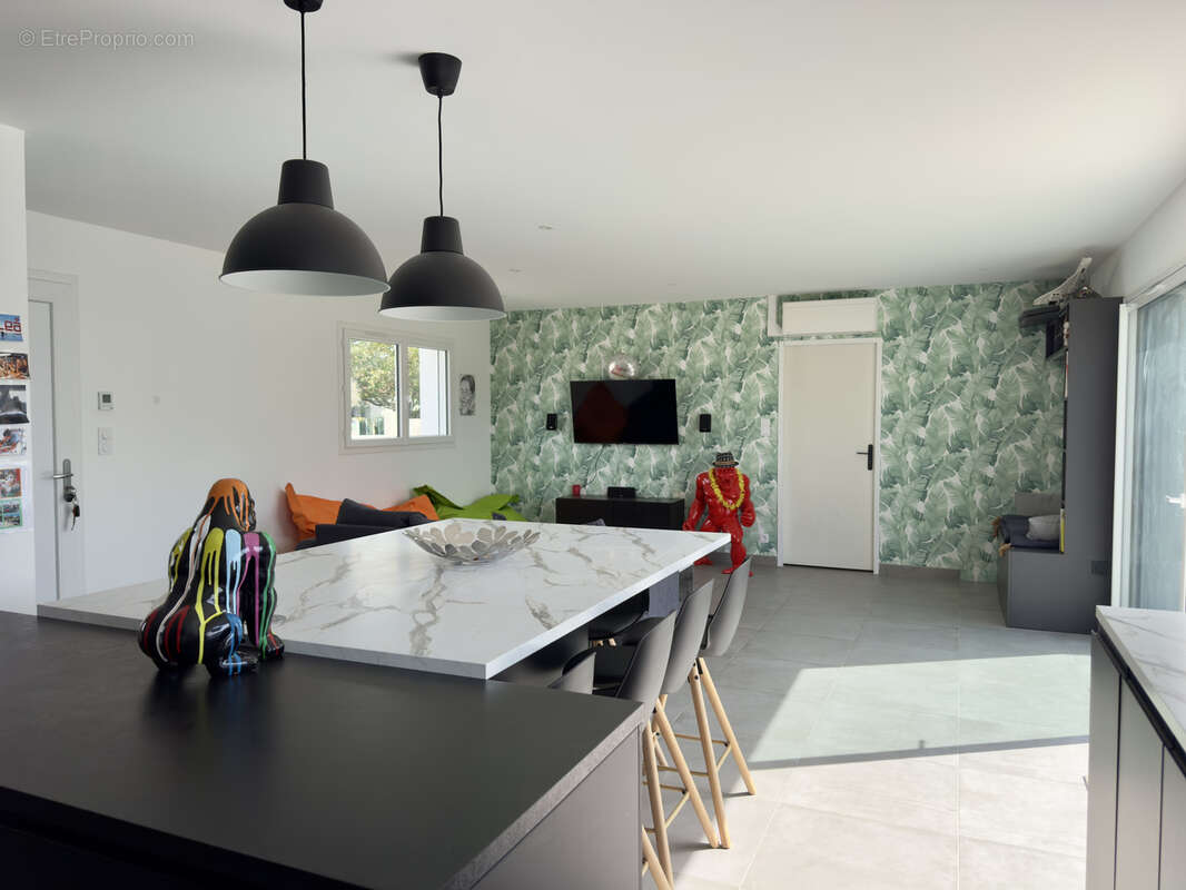 Maison à CHAMPAGNE-LES-MARAIS