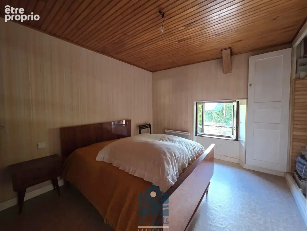 Longère huit pièces avec grange, annexes et terrain - photo 7