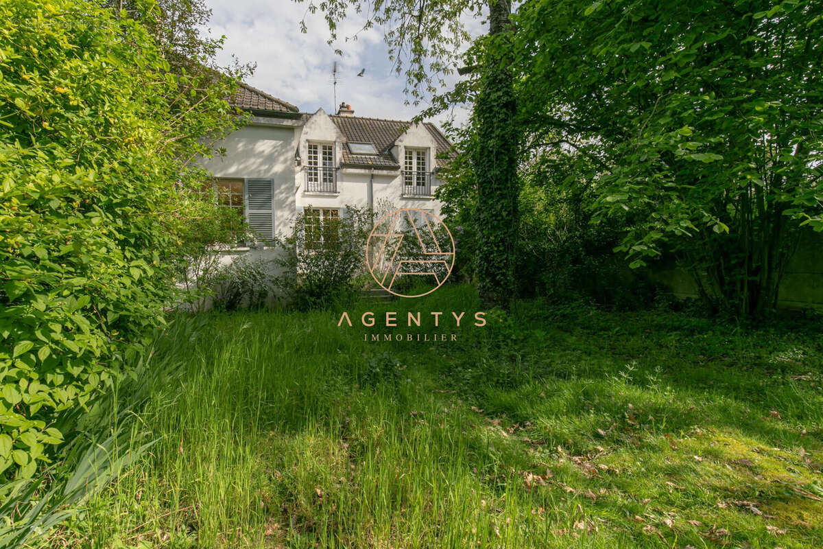 Maison à SAINT-MAUR-DES-FOSSES