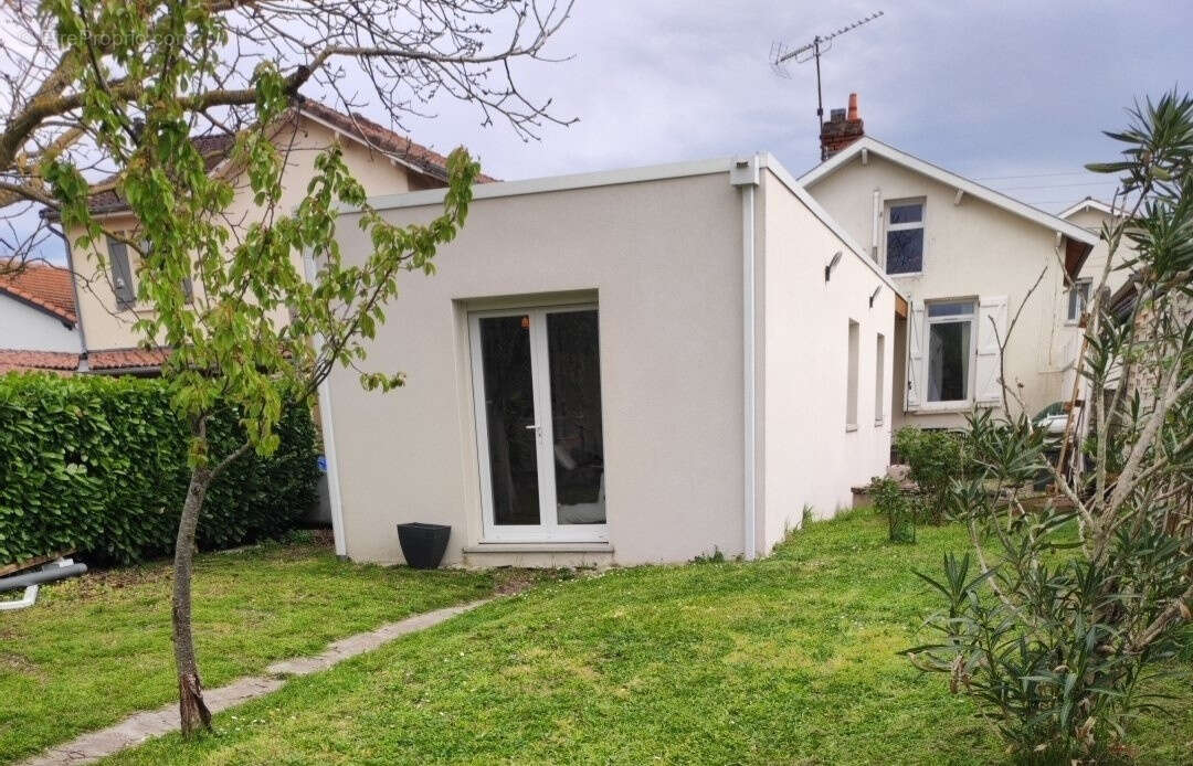 Maison de ville 5 pieces 114 m2 + Box de rangement 25 m2 - photo 2