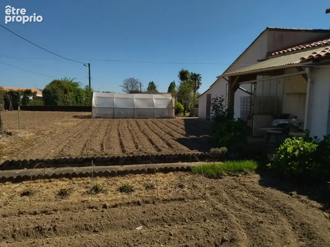 Maison familiale avec dépendances et terrain - photo 15