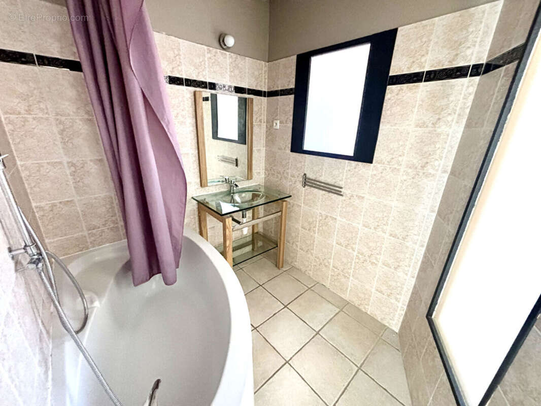 Appartement à MARSEILLE-5E