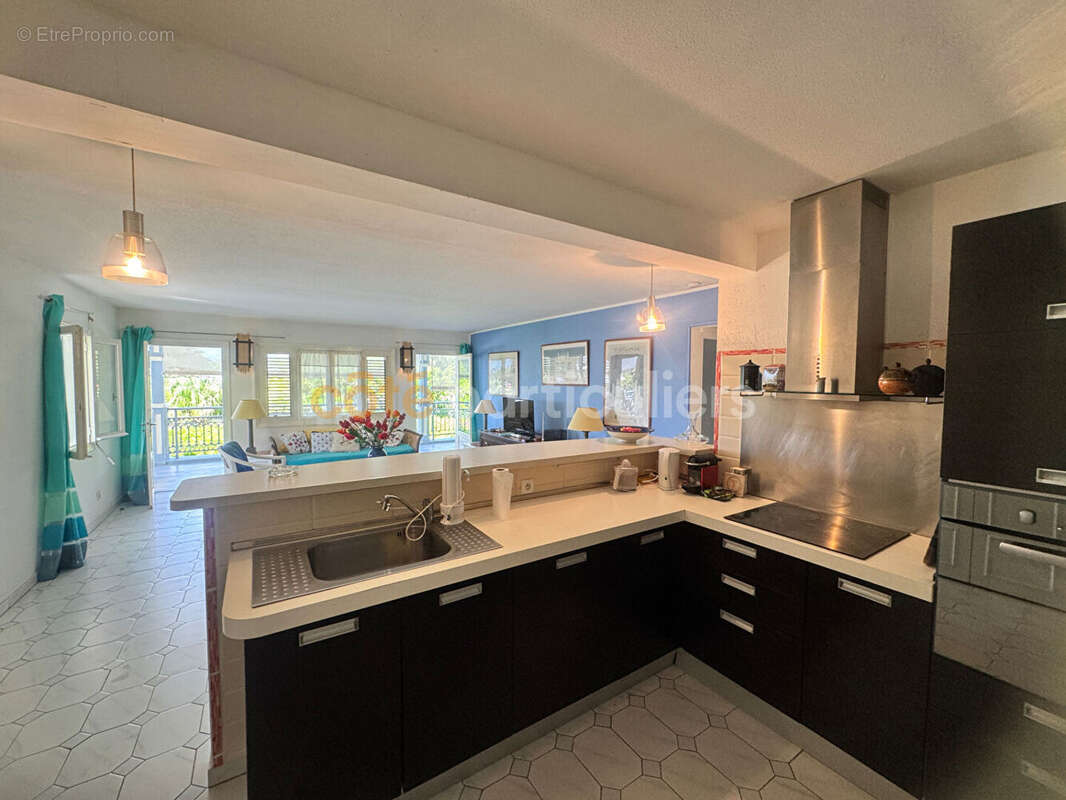 À VENDRE -Superbe appartement double T3  meublé de 82 m² avec grande terrasse-Saint-François - photo 2