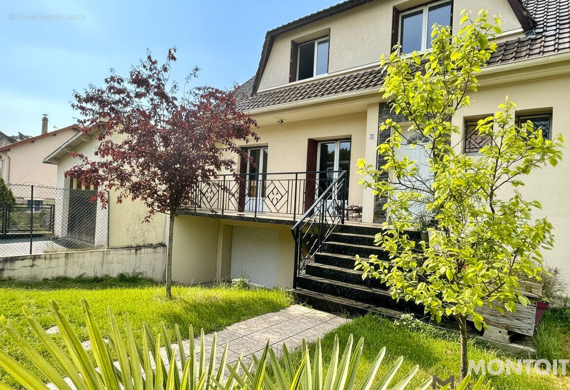 Maison à THIAIS