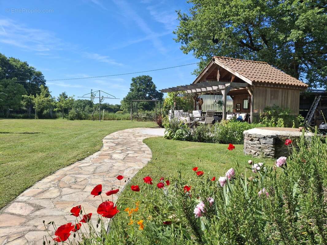 Maison à BUSSIERE-POITEVINE