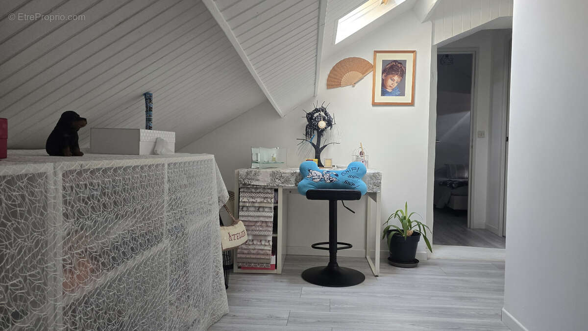Limours centre ville - 3/4 pieces de 94.30m2 au sol - 2 chambres + cave - photo 5