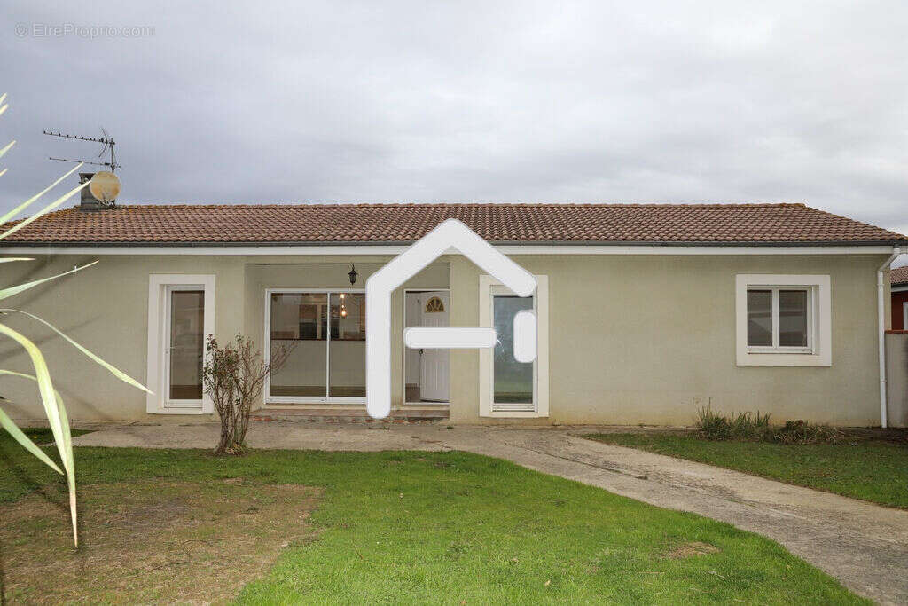 Maison à LA TOUR-DU-CRIEU