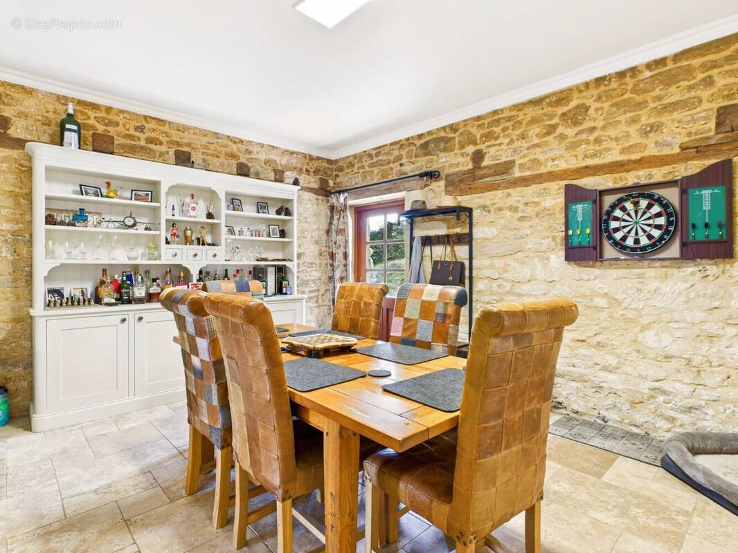 Maison à SAINTE-NATHALENE