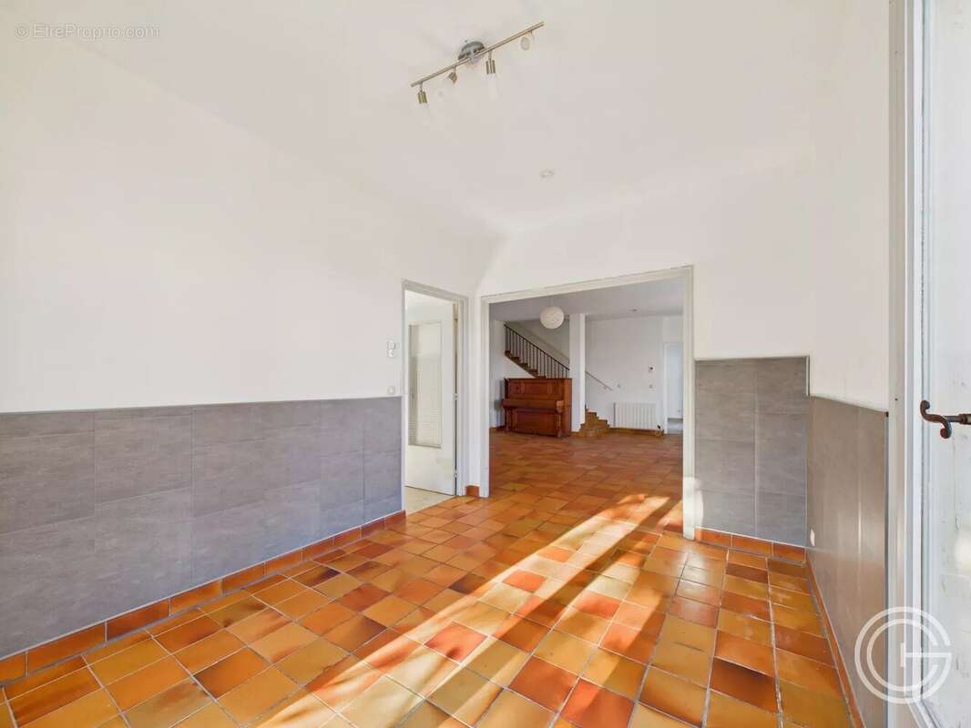 Maison à SAINT-LAURENT-DU-VAR