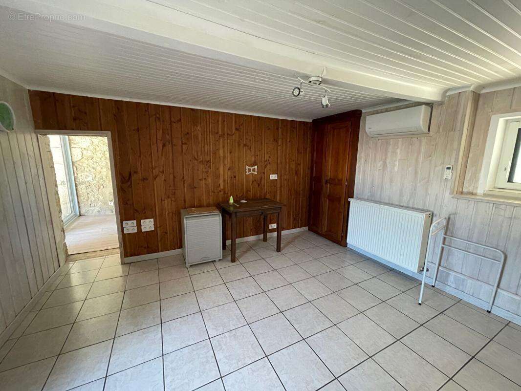 Maison à LEGUILLAC-DE-CERCLES