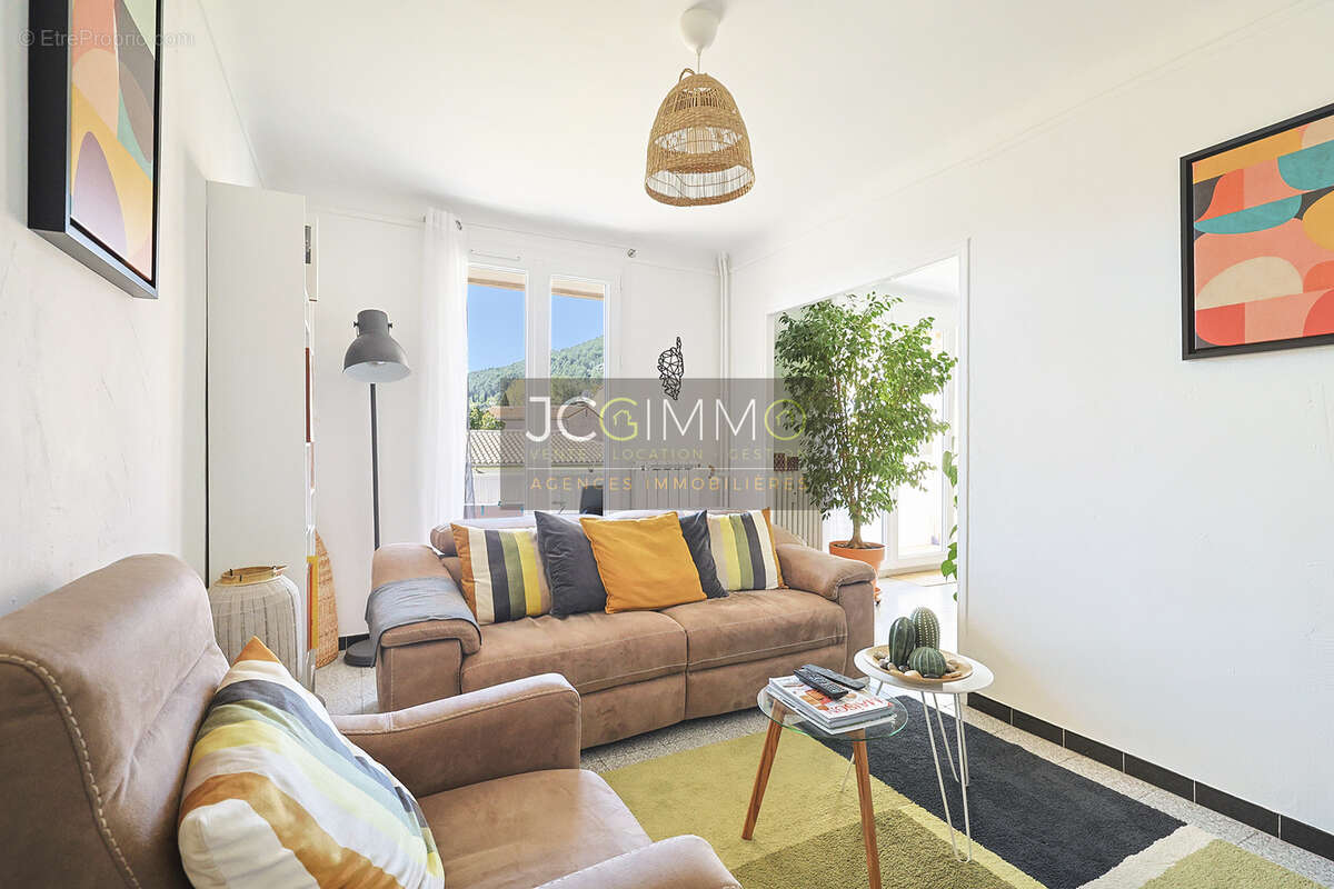 Appartement à CUERS