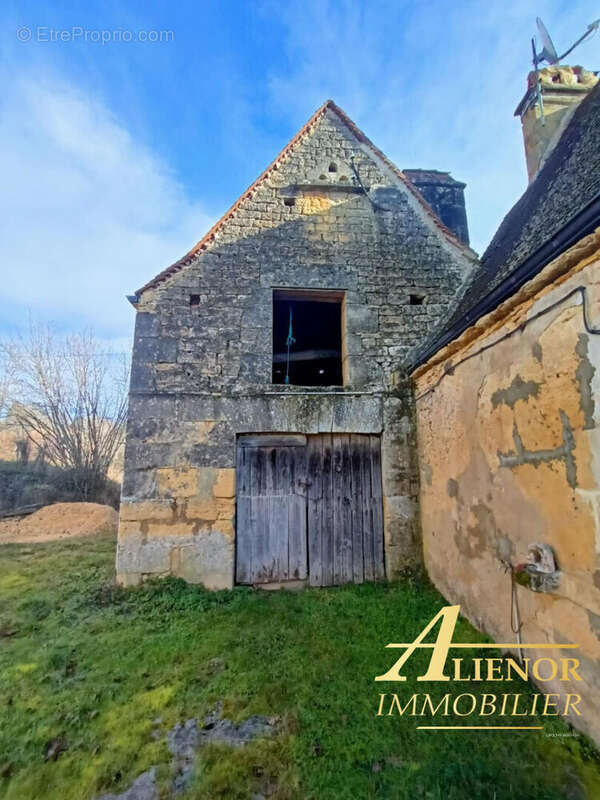 Corps de ferme à rénover à Vezac - photo 5