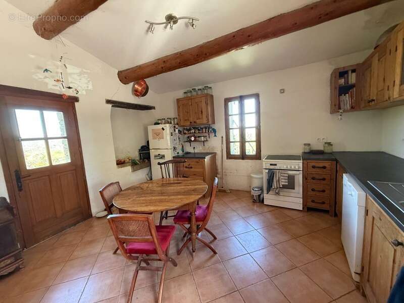 A 2 pas de saint martin de londres, maison de village de caractere a renover avec vue exceptionnelle et fort potentiel - photo 8