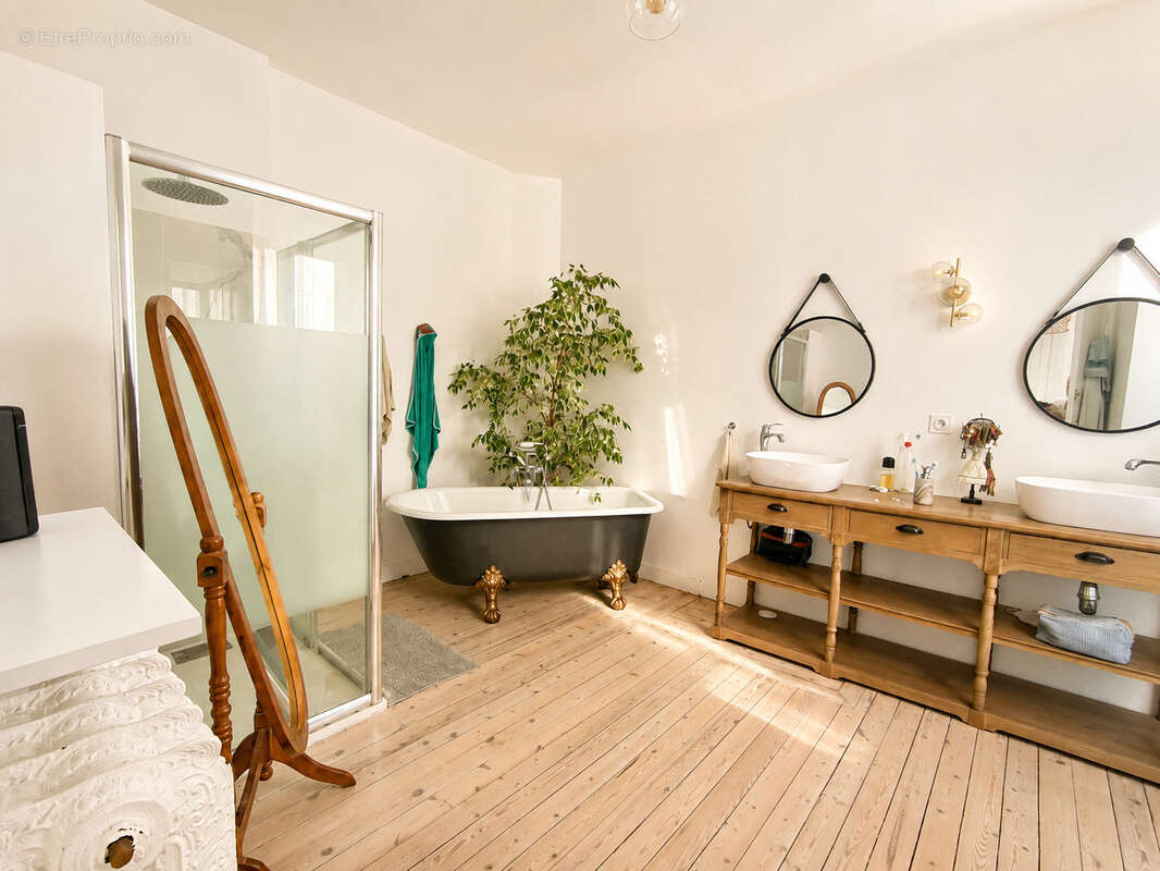 Exclusivité. Nantes Saint-Jacques. Maison de caractère de 3 chambres avec garage. 471 600 € FAI - photo 5