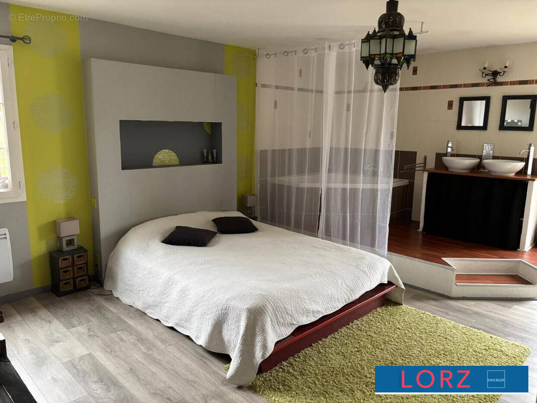 Maison à SAVIGNY-EN-SEPTAINE