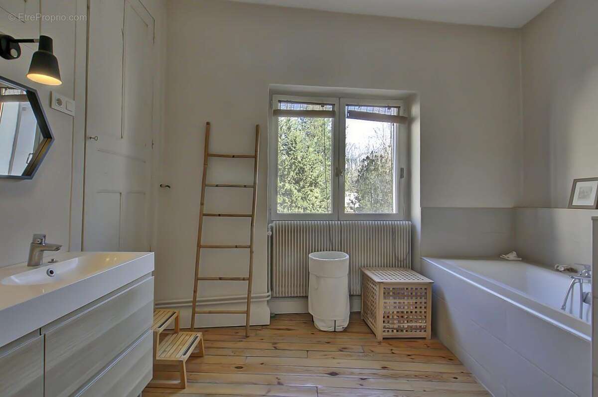 Maison à COLLONGES-AU-MONT-D&#039;OR