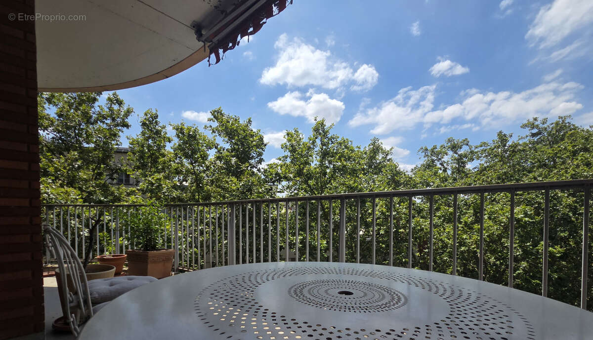 T4 traversant 108 m2 - Grand Rond - 2 terrasses (42 m2) et vue dégagée - parking - photo 10